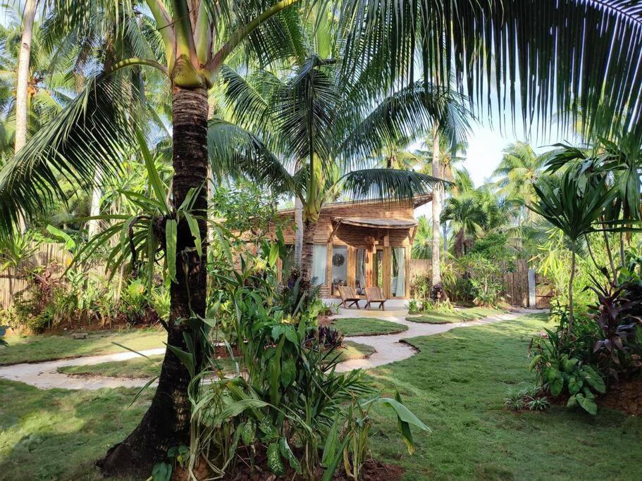 The Bamboo Houses - Tropical Garden & Empty Beach ゼネラル・ルナ エクステリア 写真
