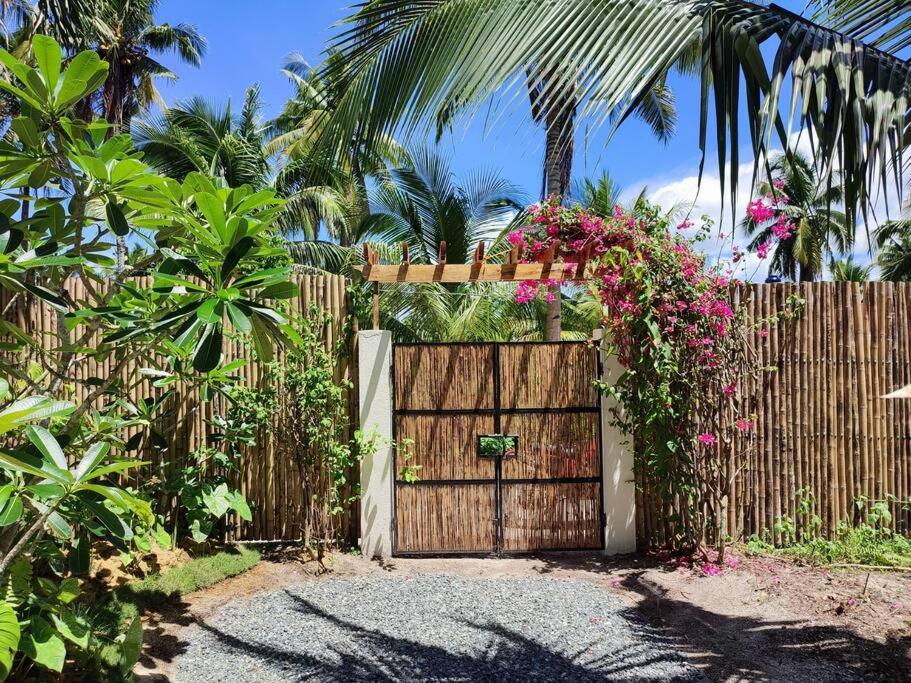The Bamboo Houses - Tropical Garden & Empty Beach ゼネラル・ルナ エクステリア 写真