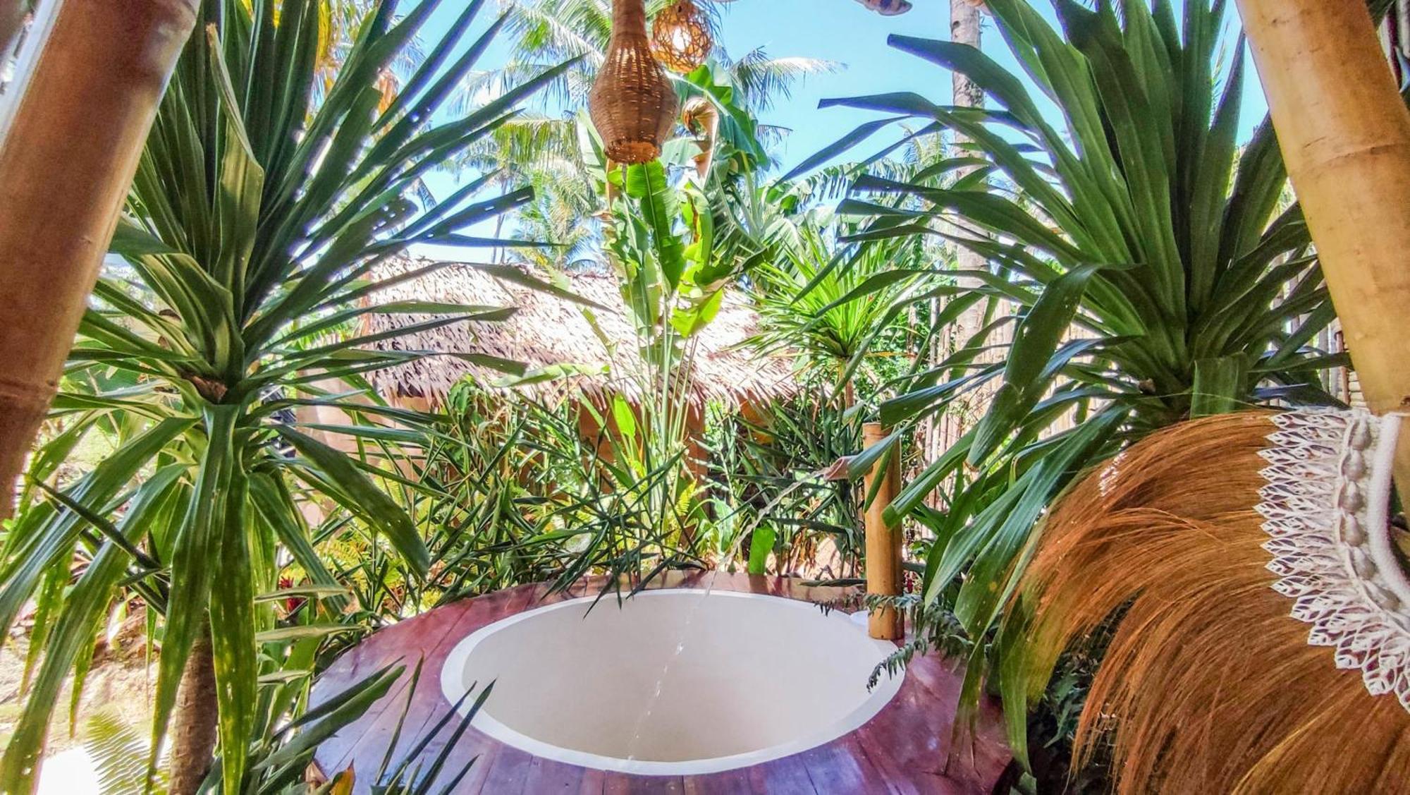 The Bamboo Houses - Tropical Garden & Empty Beach ゼネラル・ルナ エクステリア 写真