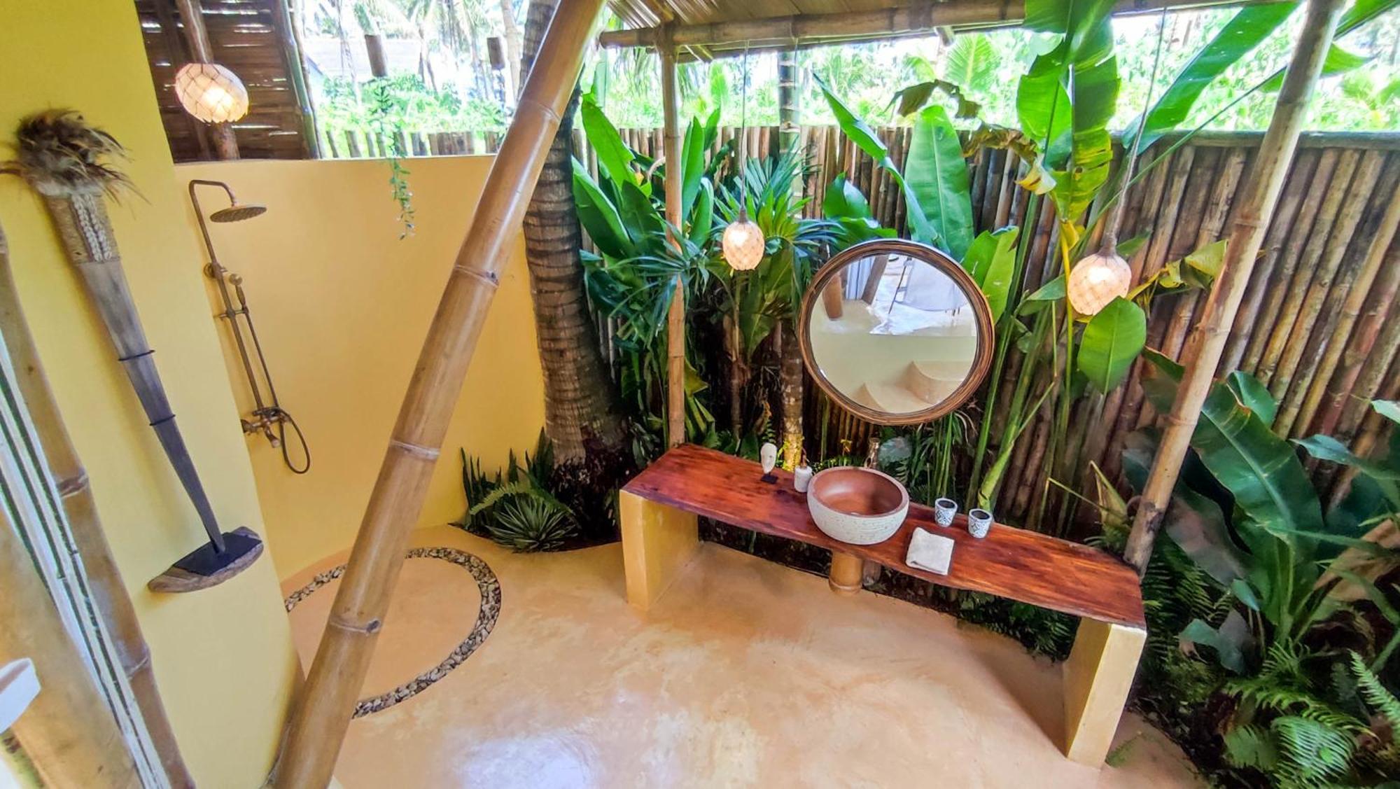 The Bamboo Houses - Tropical Garden & Empty Beach ゼネラル・ルナ エクステリア 写真