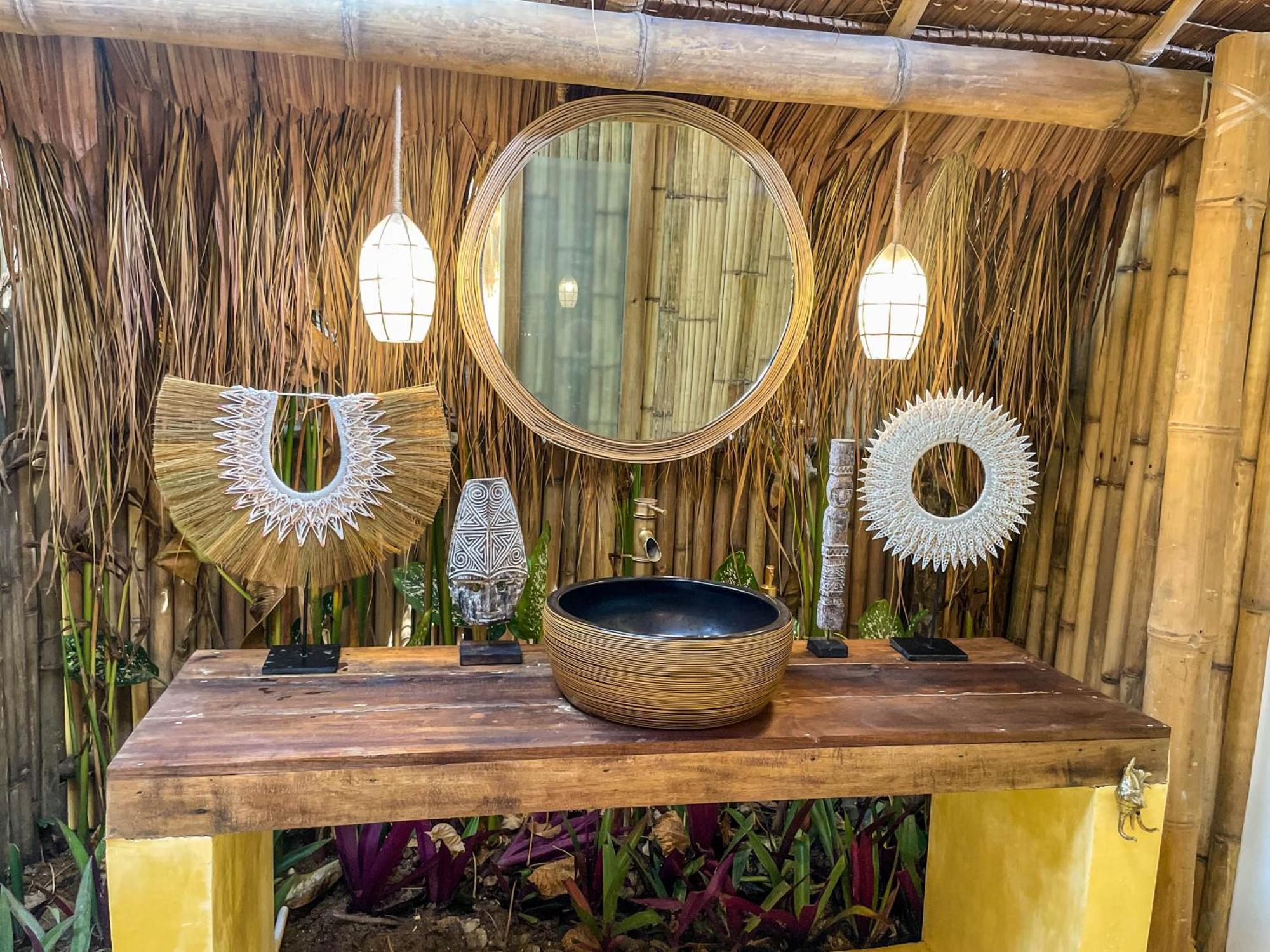 The Bamboo Houses - Tropical Garden & Empty Beach ゼネラル・ルナ エクステリア 写真
